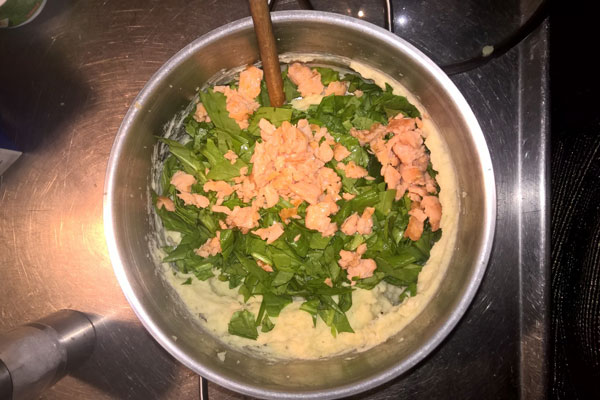 Mashed potatoes with smoked salmon and spinach
