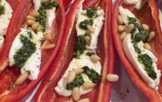 Pointed peppers filled with mozzarella and homemade pesto