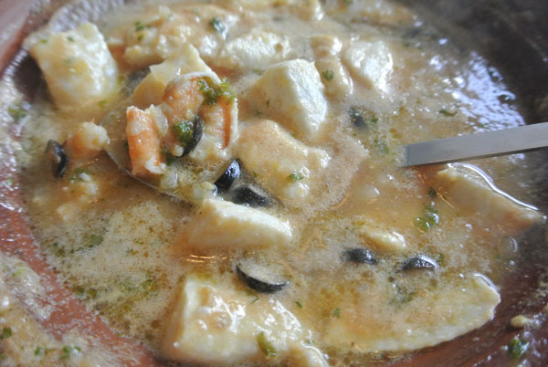 Fish stew with tomatoes and lemon
