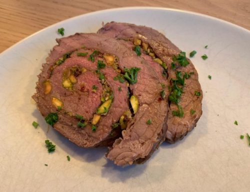 Rolled roast with pistachios