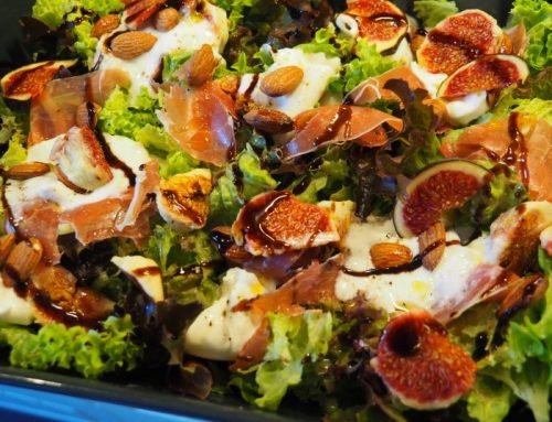 Salad with fresh figs and Parma ham