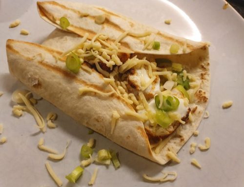 Wraps with (vega) chicken and garlic sauce